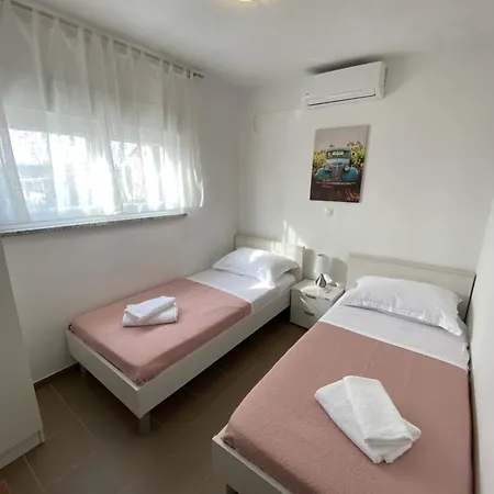 Apartment Maris *