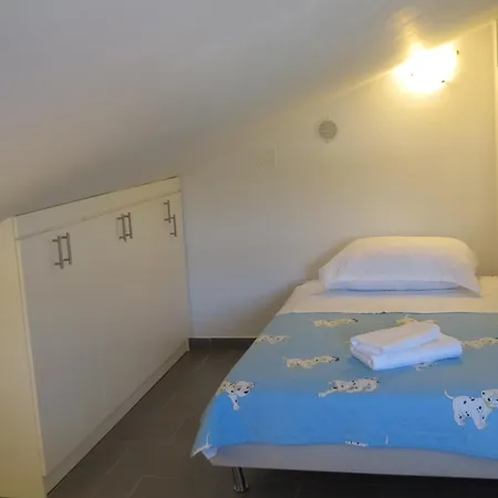 Maris Apartment *