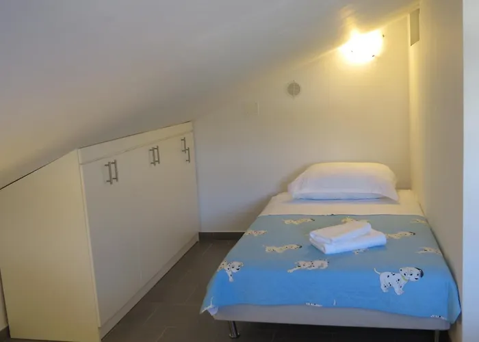 Maris Apartment *
